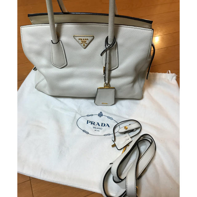 PRADA トートバッグ