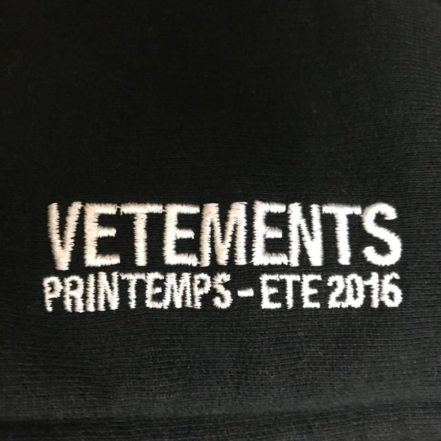 Balenciaga(バレンシアガ)のvetements titanic S size メンズのトップス(パーカー)の商品写真