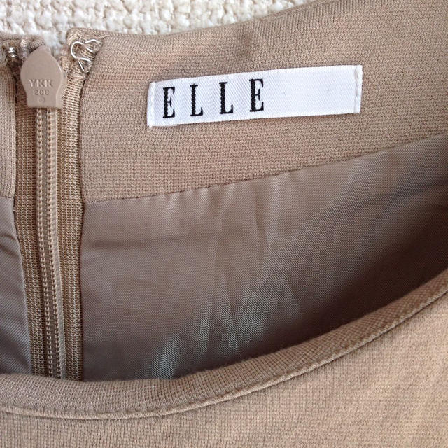 ELLE(エル)のELLE☆ベージュお呼ばれワンピ レディースのワンピース(ひざ丈ワンピース)の商品写真