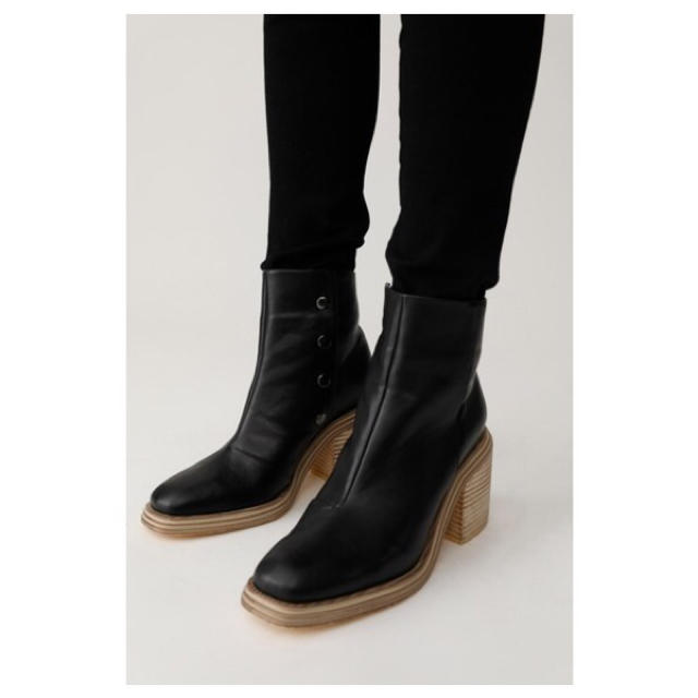 MOUSSY SQUARE TOE BOOTS