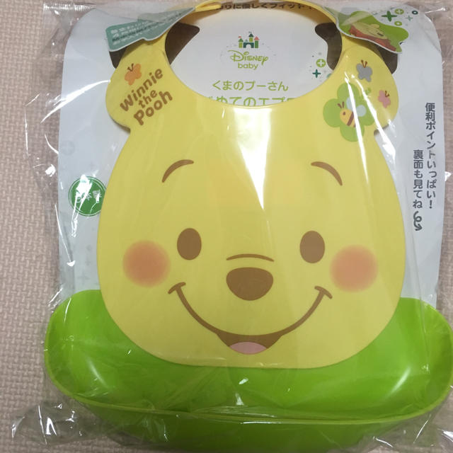 Disney(ディズニー)の【新品】プーさん 食事エプロン キッズ/ベビー/マタニティの授乳/お食事用品(お食事エプロン)の商品写真