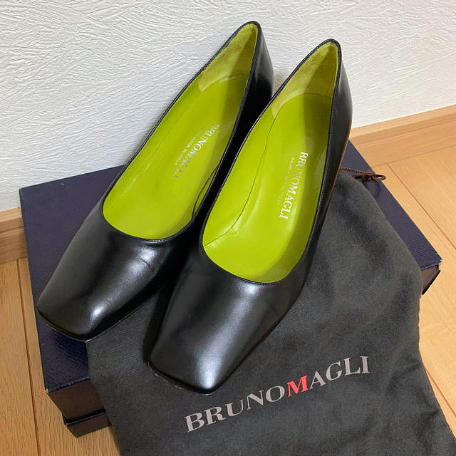 BRUNOMAGLI(ブルーノマリ)の✴︎ 美品 ✴︎  BURUNOMAGLI  スクエア パンプス ♡ レディースの靴/シューズ(ハイヒール/パンプス)の商品写真