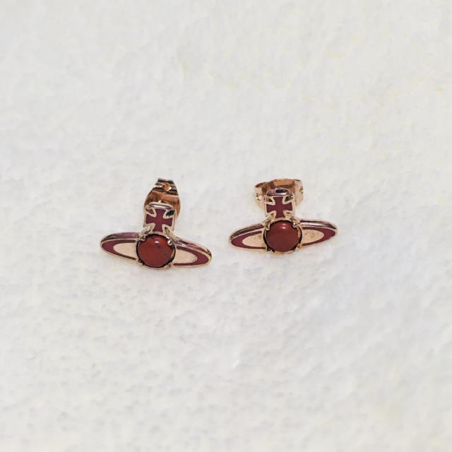 Vivienne Westwood(ヴィヴィアンウエストウッド)のヴィヴィアンウエストウッド  オーヴ ピアス レディースのアクセサリー(ピアス)の商品写真