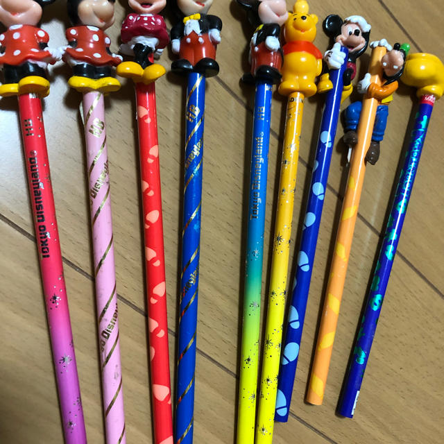 Disney(ディズニー)のディズニーで買ったキャラクター鉛筆 エンタメ/ホビーのアート用品(鉛筆)の商品写真