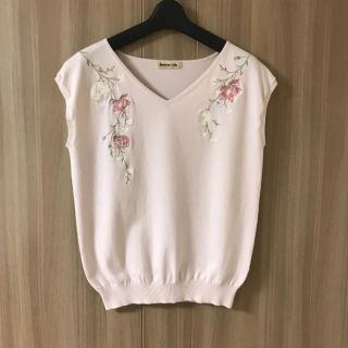 アプワイザーリッシェ(Apuweiser-riche)の美品♡Apuweiser richeお花刺繍ニット(sizeM)(カットソー(半袖/袖なし))