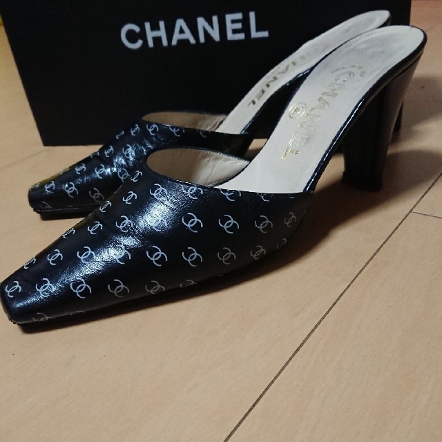 CHANEL(シャネル)のタイムサービス！！シャネルロゴいっぱい！素敵なミュール 37 レディースの靴/シューズ(ミュール)の商品写真