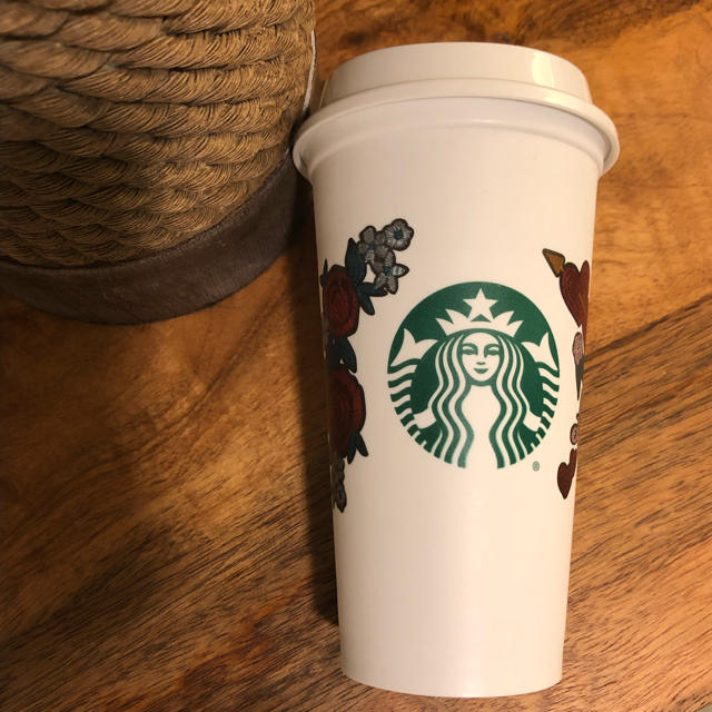 Starbucks Coffee(スターバックスコーヒー)のスターバックス   リユーザブルカップ     バレンタイン限定  新品 インテリア/住まい/日用品のキッチン/食器(タンブラー)の商品写真