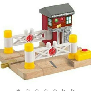 フィッシャープライス(Fisher-Price)の訳あり■きかんしゃトーマス 木製レールシリーズ デラックス踏み切り 

踏切(電車のおもちゃ/車)