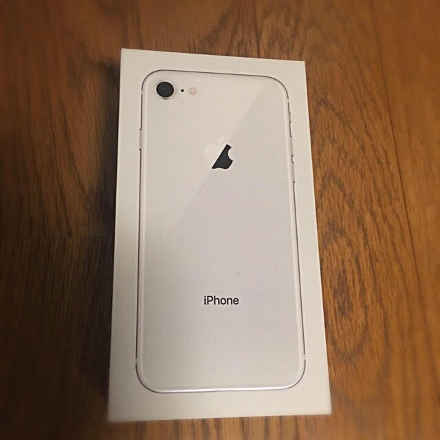 人気のファッションブランド！ iPhone - iPhone8 (64GB シルバー)SIM