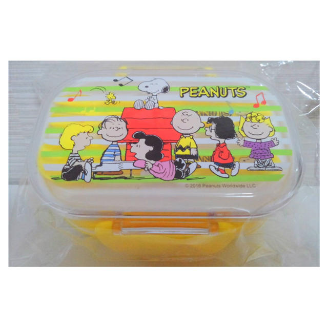 【新品】スヌーピー 2段お弁当箱“黄” インテリア/住まい/日用品のキッチン/食器(弁当用品)の商品写真