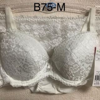 トリンプ(Triumph)の7927 トリンプ AMO`SSTYLEブラジャーB75＆ショーツMセット(ブラ&ショーツセット)