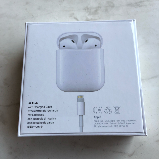 Apple(アップル)の【即日発送】Airpods(第2世代) 新品未開封品 スマホ/家電/カメラのオーディオ機器(ヘッドフォン/イヤフォン)の商品写真