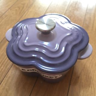 LE CREUSET - ルクルーゼ プチココットフルール ブルーベルパープル 鍋