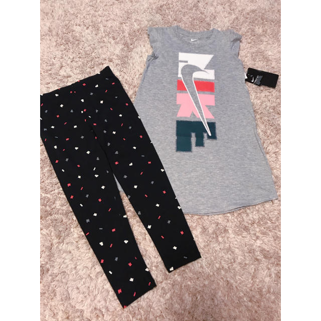 NIKE(ナイキ)のNIKE セットアップ 5〜6YRS USデザイン キッズ/ベビー/マタニティのキッズ服女の子用(90cm~)(Tシャツ/カットソー)の商品写真