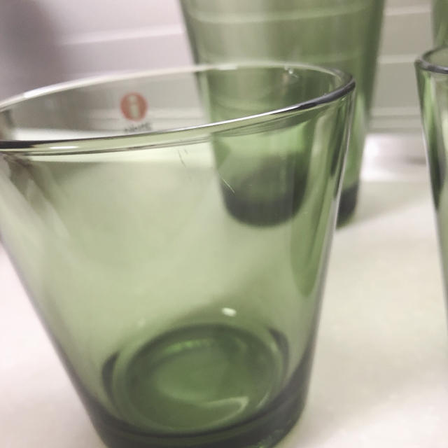 iittala(イッタラ)のused品  イッタラ  カルティオ タンブラー 4個セット フォレストグリーン インテリア/住まい/日用品のキッチン/食器(グラス/カップ)の商品写真