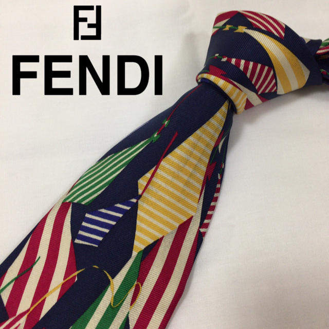 FENDI(フェンディ)のicene.様専用！！　フェンディ ブランド 総柄 シルク 伊製 メンズのファッション小物(ネクタイ)の商品写真