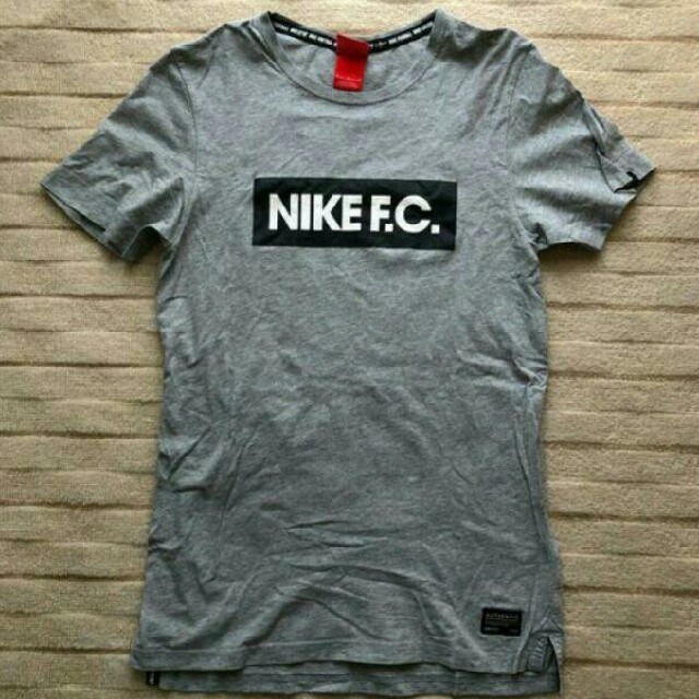 NIKE(ナイキ)のNIKE F.C Tシャツ スポーツ/アウトドアのサッカー/フットサル(ウェア)の商品写真