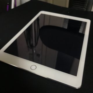 アイパッド(iPad)のiPad Air 2 32G (au)(タブレット)