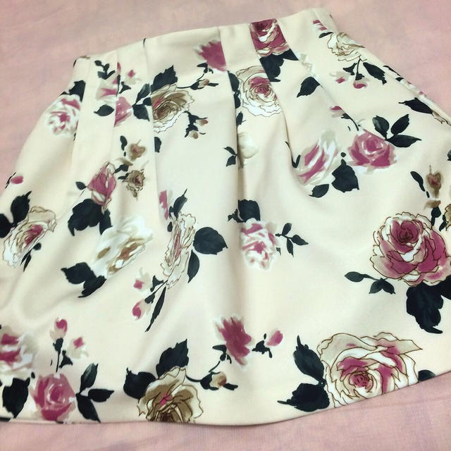 dazzlin(ダズリン)のローズ柄ボンディングスカート レディースのスカート(ミニスカート)の商品写真