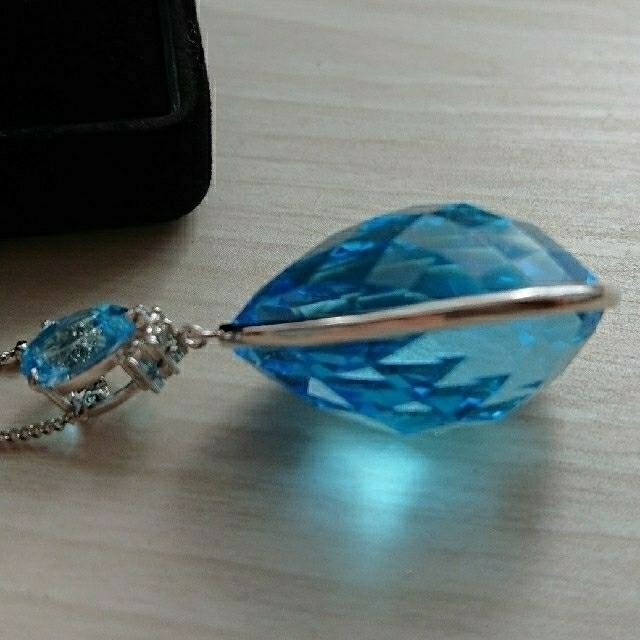 税込) 極大ブルートパーズのペンダントトップ ネックレス超大粒の通販