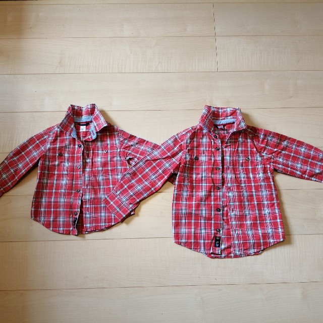 babyGAP(ベビーギャップ)のbabyGAP 赤チェックシャツ　お揃い　95 110 キッズ/ベビー/マタニティのキッズ服男の子用(90cm~)(ブラウス)の商品写真