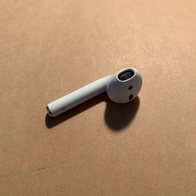 Apple(アップル)の動作確認済み AirPods 右耳用のみ スマホ/家電/カメラのオーディオ機器(ヘッドフォン/イヤフォン)の商品写真