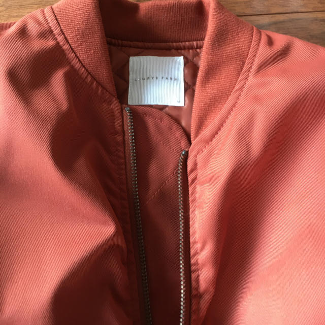 LOWRYS FARM(ローリーズファーム)のLOWRYSFARM オレンジ色MA1 レディースのジャケット/アウター(ブルゾン)の商品写真