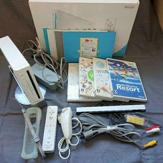 Wii - Wii 本体 一式 ソフト4本 すぐ遊べるセットの通販 by えごま ...