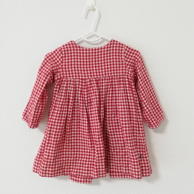 PETIT BATEAU(プチバトー)のプチバトー18m/81cmギンガムチェックワンピース キッズ/ベビー/マタニティのベビー服(~85cm)(ワンピース)の商品写真