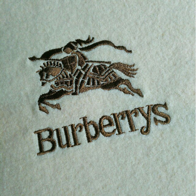 BURBERRY(バーバリー)の[ちっち様ご専用]バーバリー  コットンシーツ Burberrys キッズ/ベビー/マタニティの寝具/家具(シーツ/カバー)の商品写真