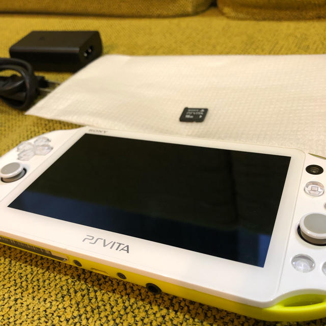 PlayStation Vita(プレイステーションヴィータ)のPS VITA 2000 ジャンク品 エンタメ/ホビーのゲームソフト/ゲーム機本体(携帯用ゲーム機本体)の商品写真