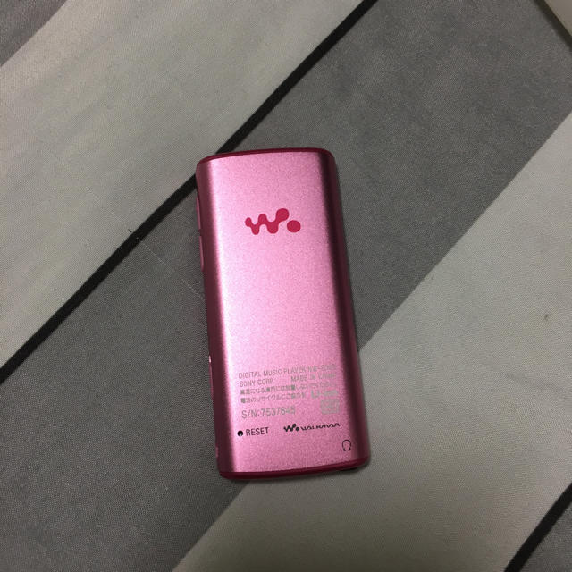 WALKMAN(ウォークマン)のソニーウォークマンNW−052ピンク スマホ/家電/カメラのオーディオ機器(ポータブルプレーヤー)の商品写真