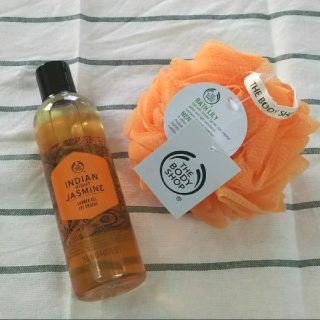 ザボディショップ(THE BODY SHOP)の新品◆THE BODY SHOP◆シャワージェル◆バスリリー◆2点セット(ボディソープ/石鹸)