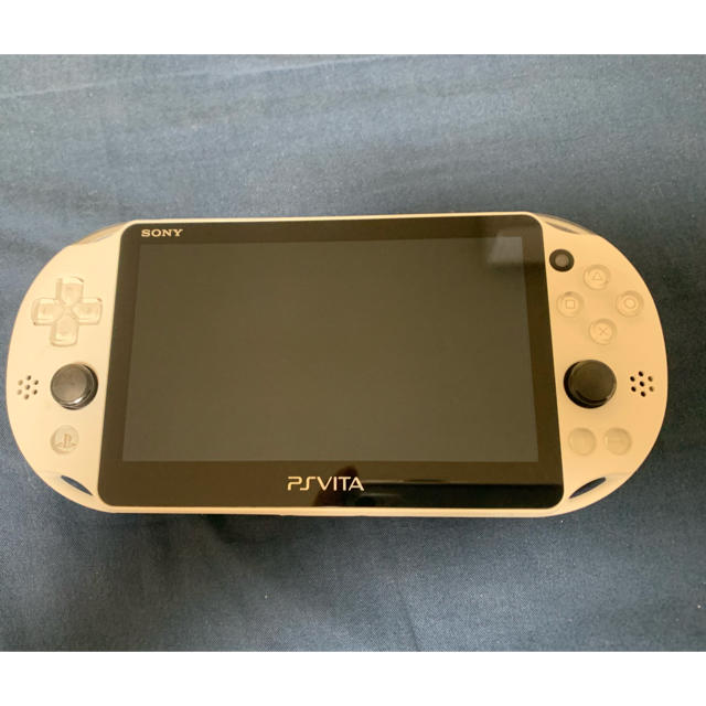 PlayStation Wi-Fiモデル ホワイトの通販 by Lia's shop｜プレイステーションヴィータならラクマ Vita - PSVITA 得価人気