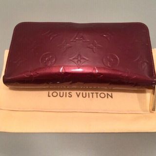 ルイヴィトン(LOUIS VUITTON)のルイヴィトン LOUIS VUITTONジッピーウォレットルージュフォーヴィスト(財布)