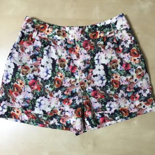 グローブ(grove)の新品grove☆花柄ショートパンツ(ショートパンツ)