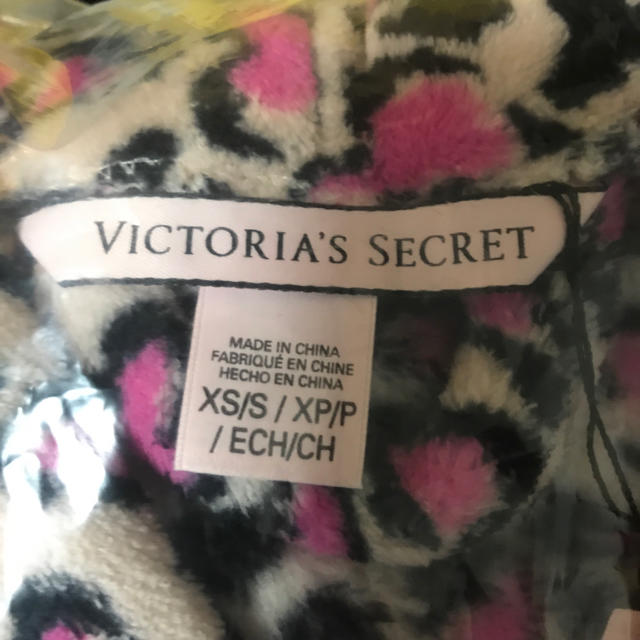 Victoria's Secret(ヴィクトリアズシークレット)のvictoria's secret✨ガウン！ゆったりサイズ🌸お値下げします❣️ レディースのルームウェア/パジャマ(ルームウェア)の商品写真