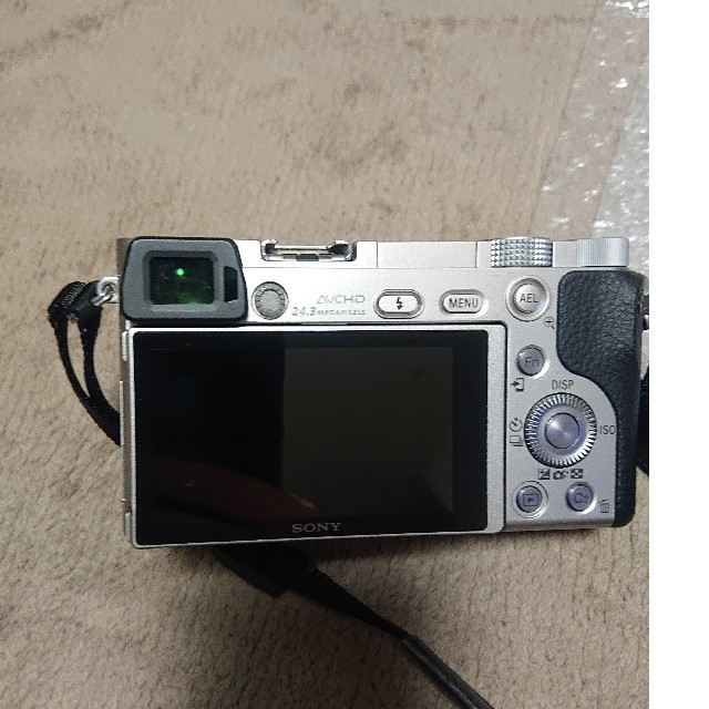 SONY(ソニー)のSONY a6000 シルバー スマホ/家電/カメラのカメラ(デジタル一眼)の商品写真