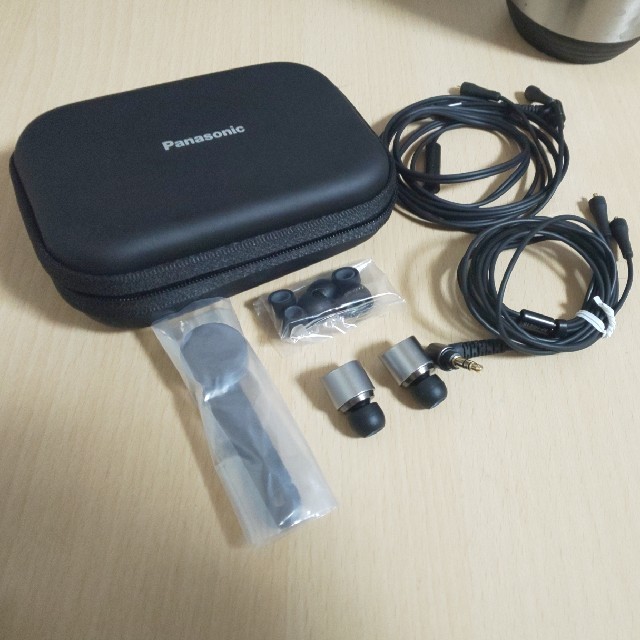 美品　Panasonic　RP-HDE10 スマホ/家電/カメラのオーディオ機器(ヘッドフォン/イヤフォン)の商品写真