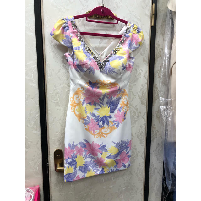 ROBE(ローブ)の送料込み 新品 キャバドレス ROBE de FLEURS Glossy S レディースのフォーマル/ドレス(ナイトドレス)の商品写真