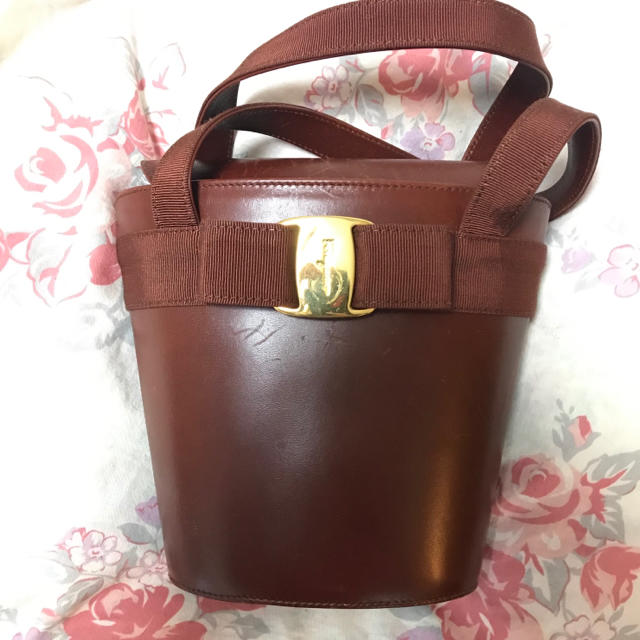 レディースsalvatore ferragamo ハンドバッグ