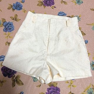 リリーブラウン(Lily Brown)の値下げ リリーブラウン  アイボリーハイウエスト ショートパンツ サイズ0 美品(ショートパンツ)