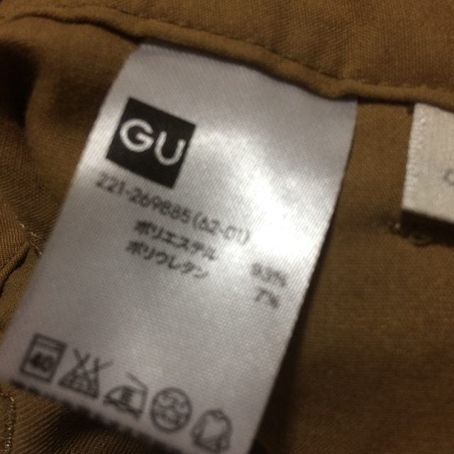 GU(ジーユー)のテーパードパンツ レディースのパンツ(クロップドパンツ)の商品写真