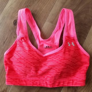 アンダーアーマー(UNDER ARMOUR)のブラトップ(ベアトップ/チューブトップ)