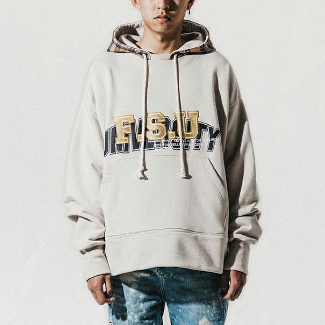 VAL. KRISTOPHER 
University Hoodie
未使用パーカー