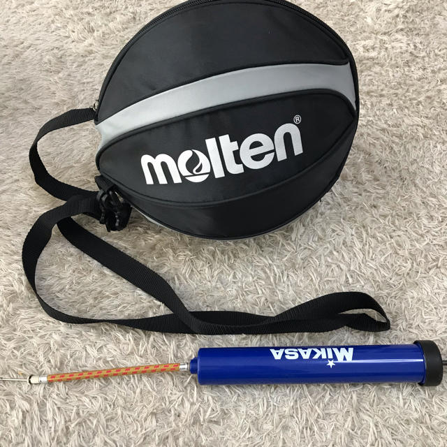 molten(モルテン)のバスケットボール 7号 molten ボールケース、空気入れ付き スポーツ/アウトドアのスポーツ/アウトドア その他(バスケットボール)の商品写真