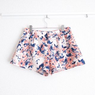 ジルスチュアート(JILLSTUART)のジルスチュアート 花柄 ショートパンツ ピンク 紺 ネイビー キュロット 白(ショートパンツ)