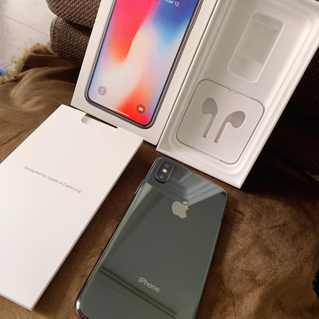 iPhone X  64GB au