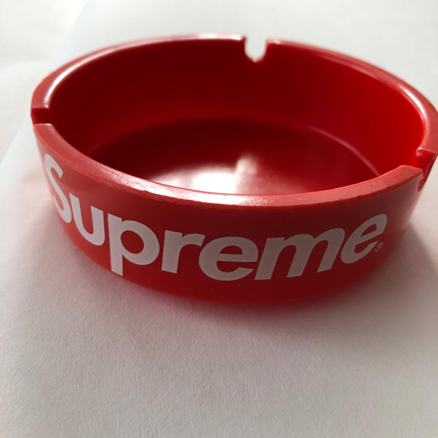 Supreme(シュプリーム)のsupreme プラスチック 灰皿  赤 インテリア/住まい/日用品のインテリア小物(灰皿)の商品写真