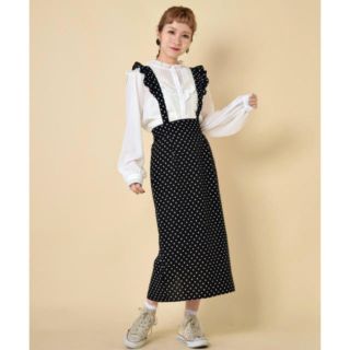 ダブルクローゼット(w closet)のフリル サスペンダー スカート ドット(ひざ丈スカート)